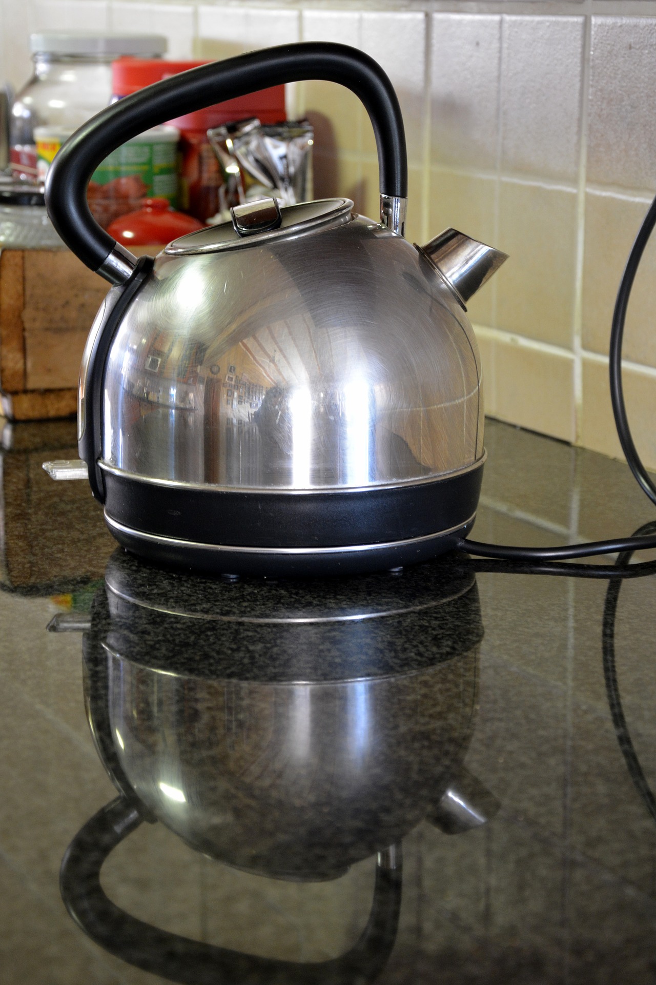 electric-kettle-1644823_1920
