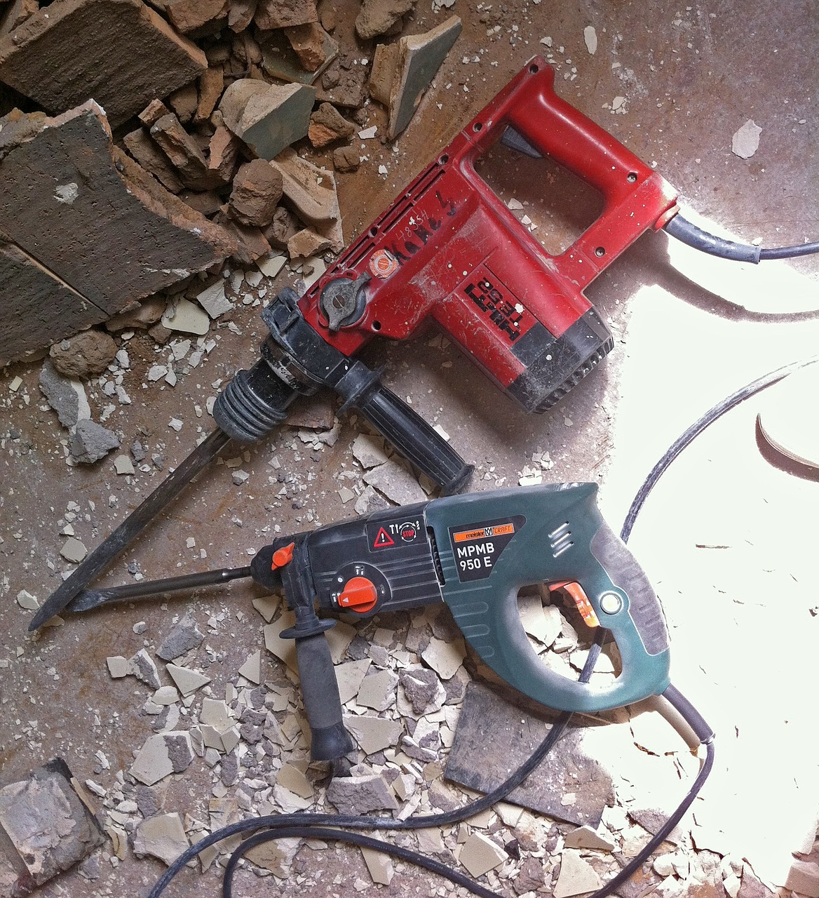 hammer-drill-940318_1280